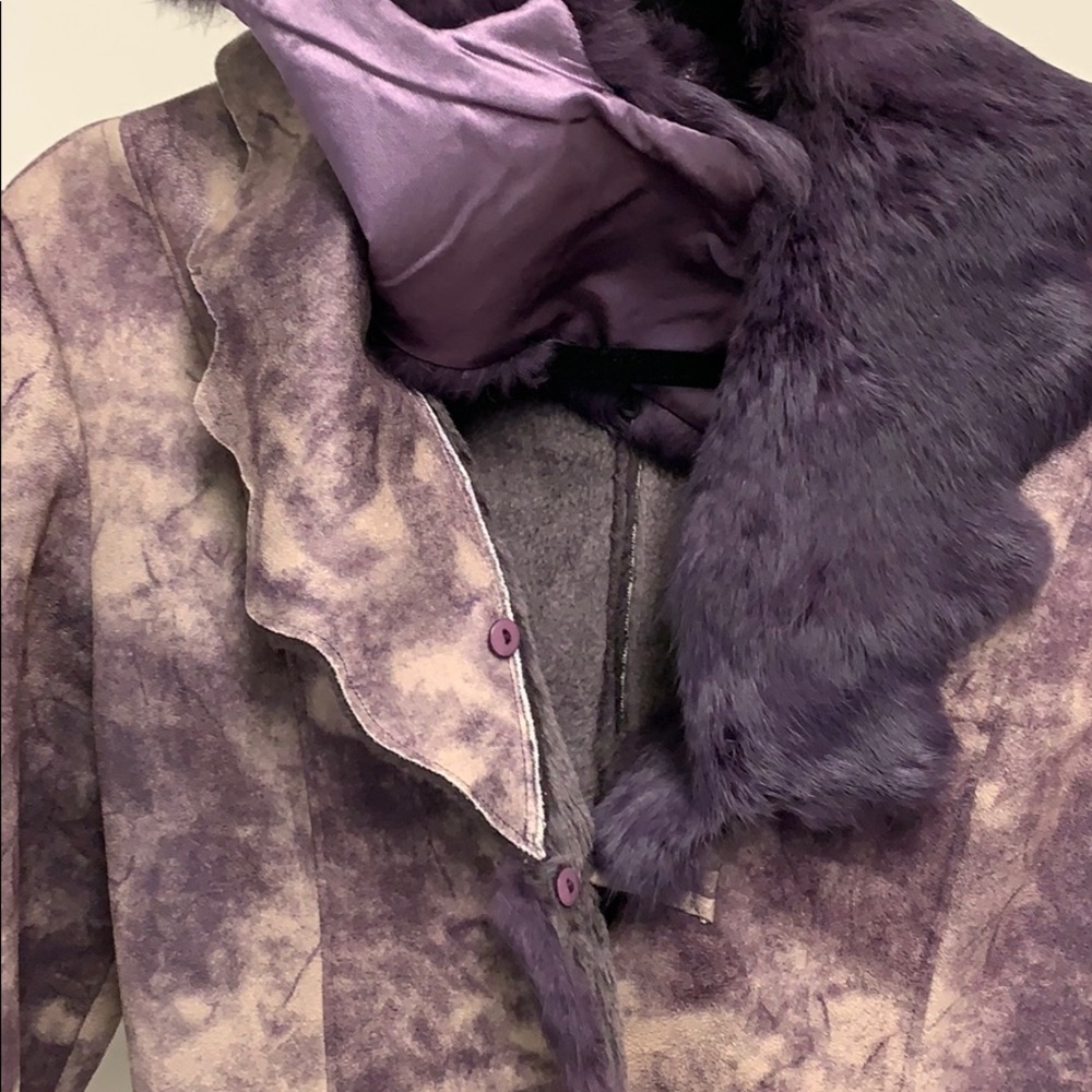 Coat perfect condition size L running smaller - Picture 5 of 11